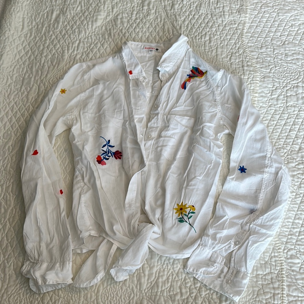 Sundry size 1 white embroidered button down with tie